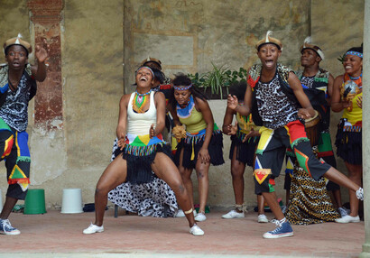 Iyasa Zimbabwe - africké bubny, písně a tance na zámku